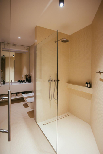Bathroom 4, Villa Calvia Crispinilla by Villas Guide, Novigrad