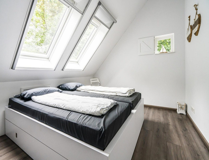 Room 2, Stunning Detached Villa With Fireplace, Veere
