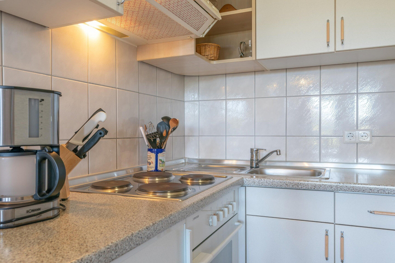 Private kitchen, Gemutliche Ferienwohnung mit Balkon und Badewanne in Sellin, Vorpommern-Rügen