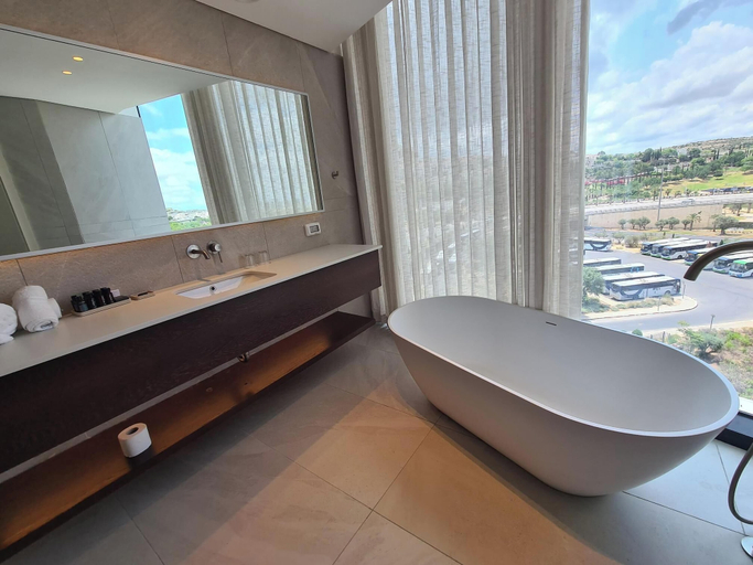Bathroom 5, Jacob Modi'in