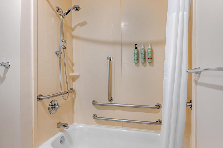 Bathroom 4, Best Western Forsyth - Decatur, Macon