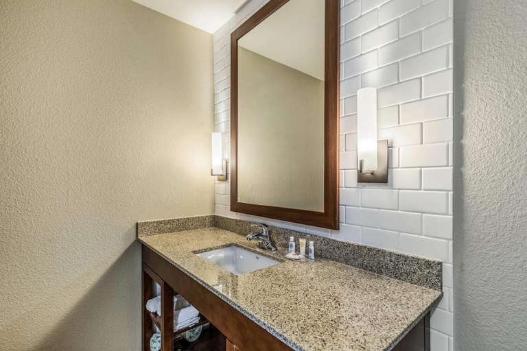 Bathroom 4, Comfort Suites Channelview - Houston East, Houston