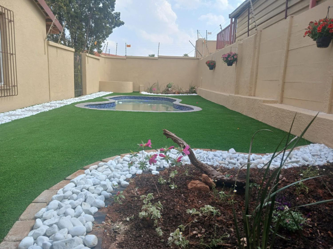 Others 5, Golden Glory Manor, City of Johannesburg