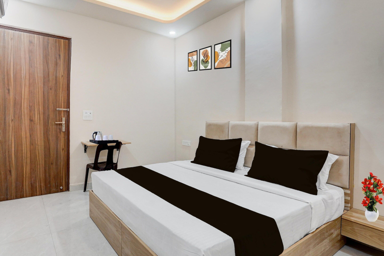 Room 2, Hotel O Delhi Meerut Expressway Makanpur, Gautam Buddha Nagar