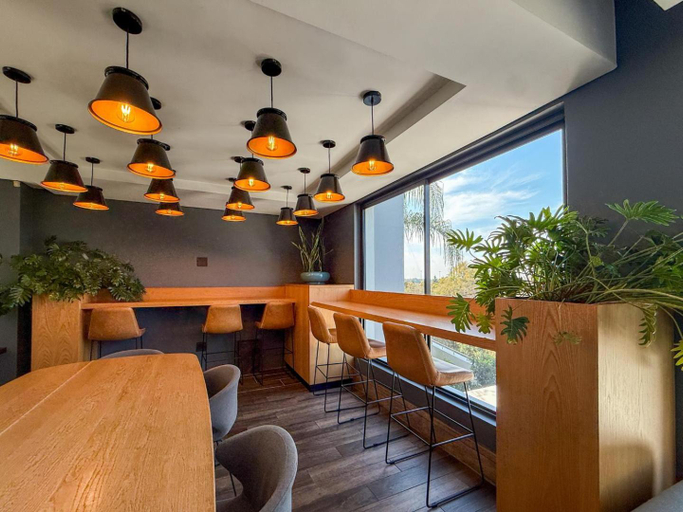 Food & Drinks 5, 522 The Regency Menlyn, City of Tshwane