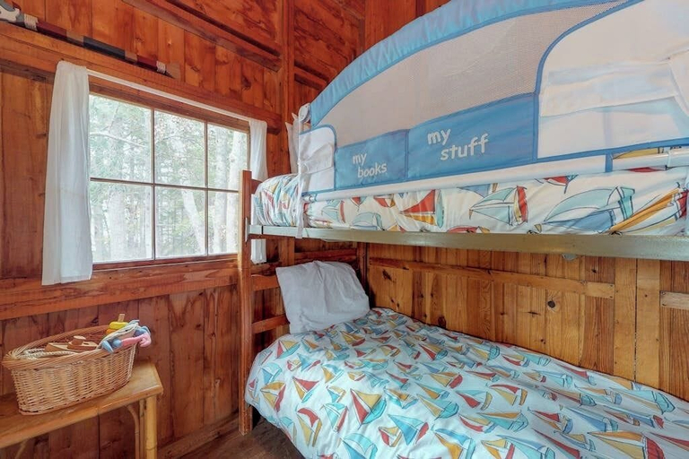 Room 4, Waterfront Cabin With Ocean View & Private Dock, Lincoln