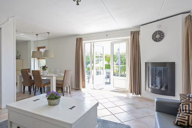 Dining 2, Lavish 4-person Beach Villa in Makkum, Wûnseradiel