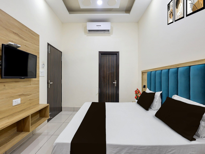 Room 4, Deluxe Hotel Paras Inn, Amritsar