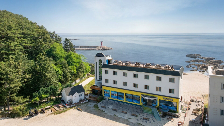Exterior & Views 2, Goseong Napoli House Pension, Goseong