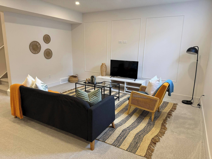 Living room 4, Pavilion Lakefront Luxe 3 Bdrm Near Lake!, Division No. 6