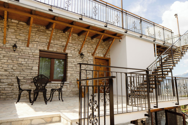 Property grounds 3, The Golden View Guesthouse, Gjirokastrës