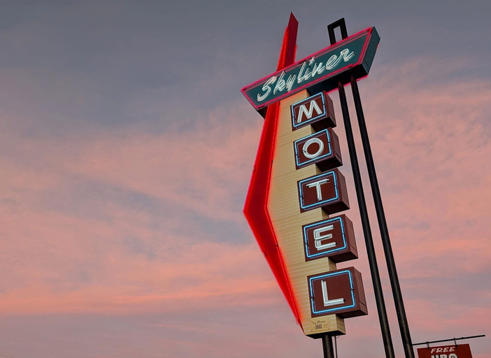 Others 5, Skyliner Motel, Lincoln