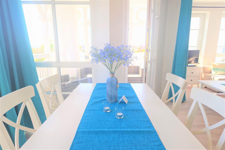 Living room 2, Stilvolle Ferienwohnung mit Gemutlichem Balkon in Sellin, Vorpommern-Rügen