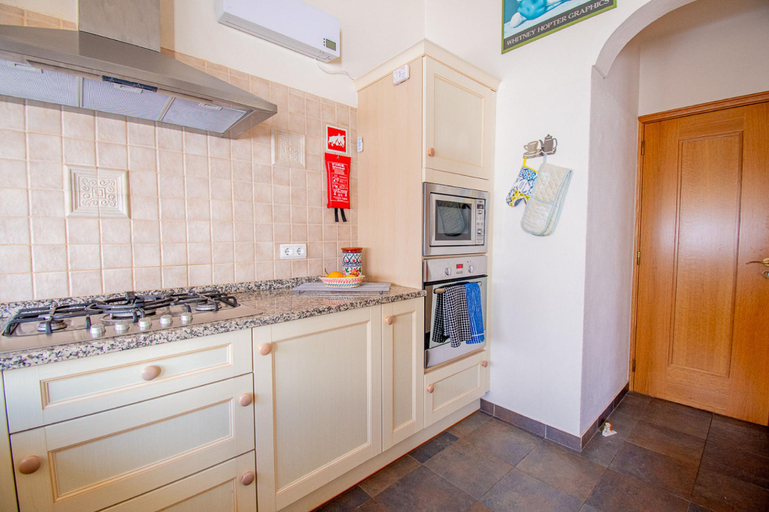 3, Casa Thea  family villa with private heated swimm, Lagoa