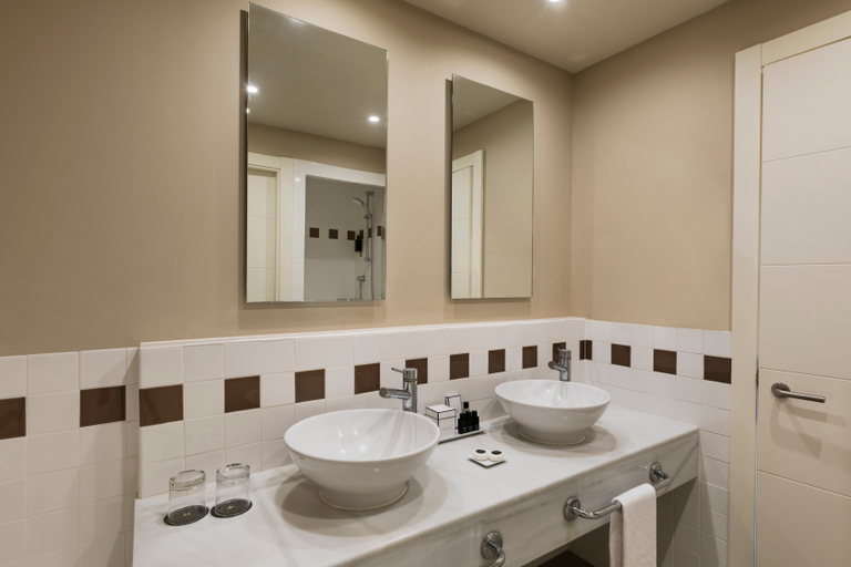 Bathroom 5, Precise Golf Resort El Rompido The Hotel, Huelva