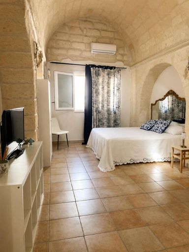 Others 3, B&B ilBacio, Taranto