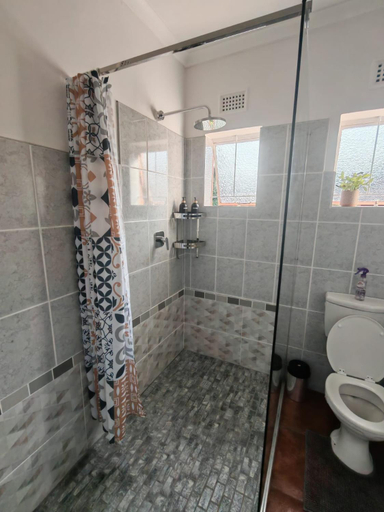 Bathroom 2, Coral Cottage, Umgungundlovu
