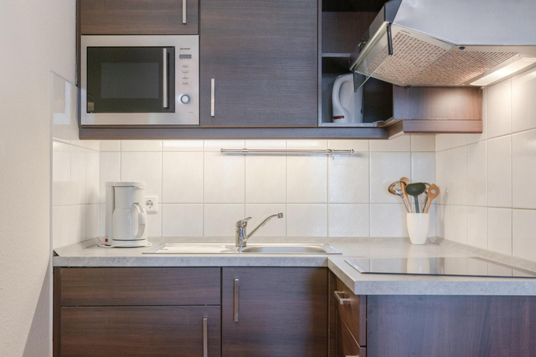 Private kitchen 4, Ferienwohnung Seepark Sellin mit Ahoi Badewelt & Balkon, Vorpommern-Rügen