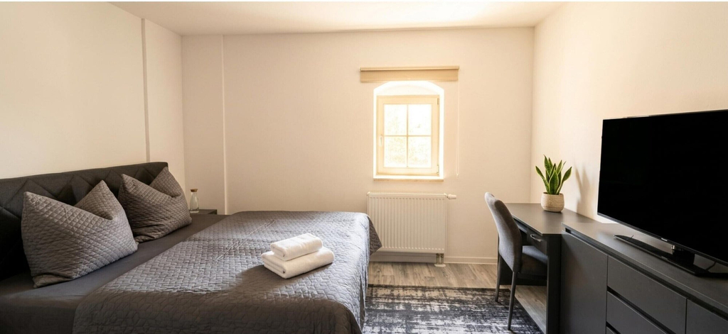 Room 2, Elbquartier mit Balkon & Parkplatz in Pirna, Sächsische Schweiz-Osterzgebirge