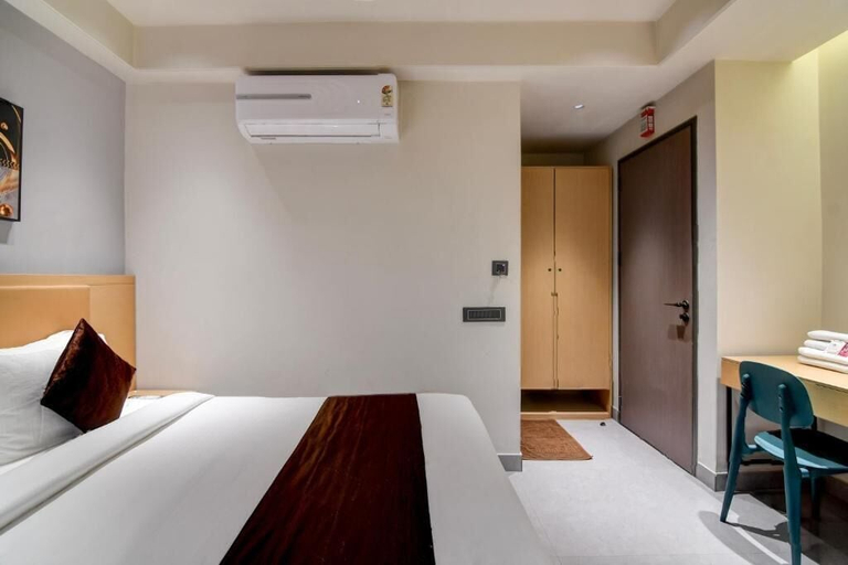 Room 4, Eco Corporate Inn 3 By Carlton Suites, North 24 Parganas