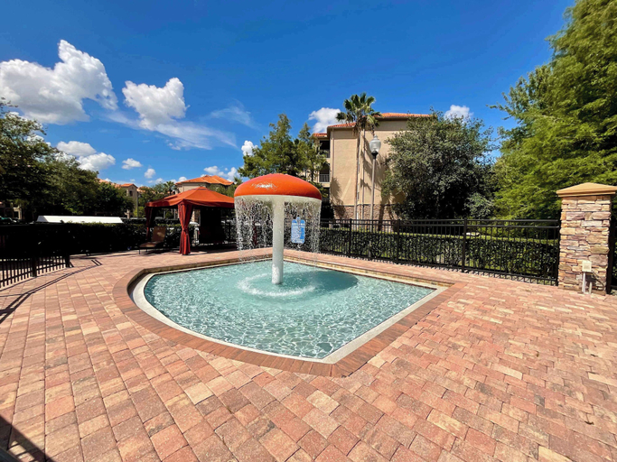 Outdoor spa tub, La Dolce Vita at Tuscana, Osceola