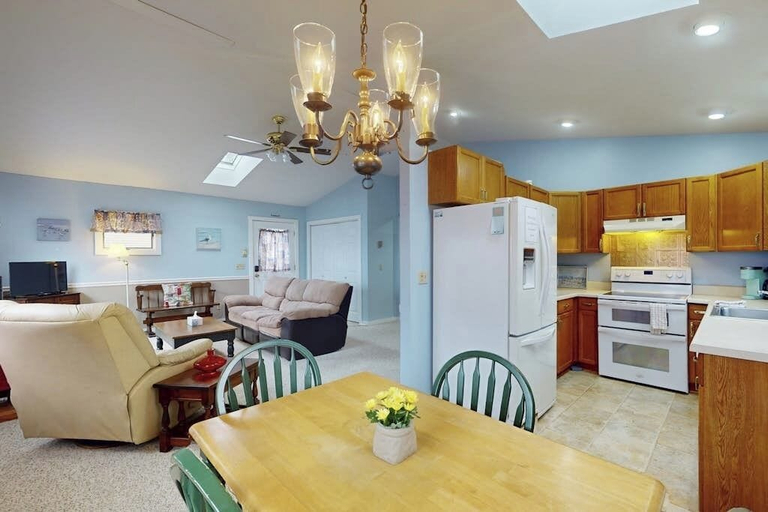 Interior, Charming Cottage With Ocean Views, Wifi, and Washer and Dryer, Lincoln