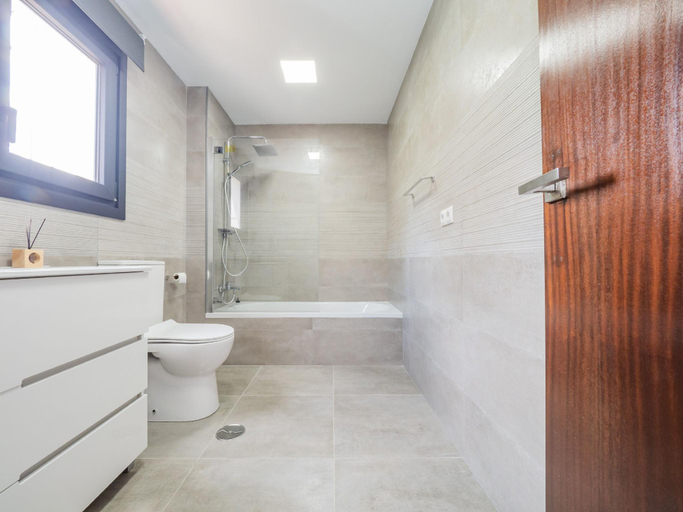 Bathroom 4, Cubo's Beach Front Villa Benalmadena, Málaga