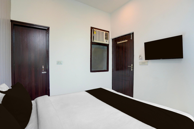 Room 4, Classic Gomti Nagar Station, Lucknow