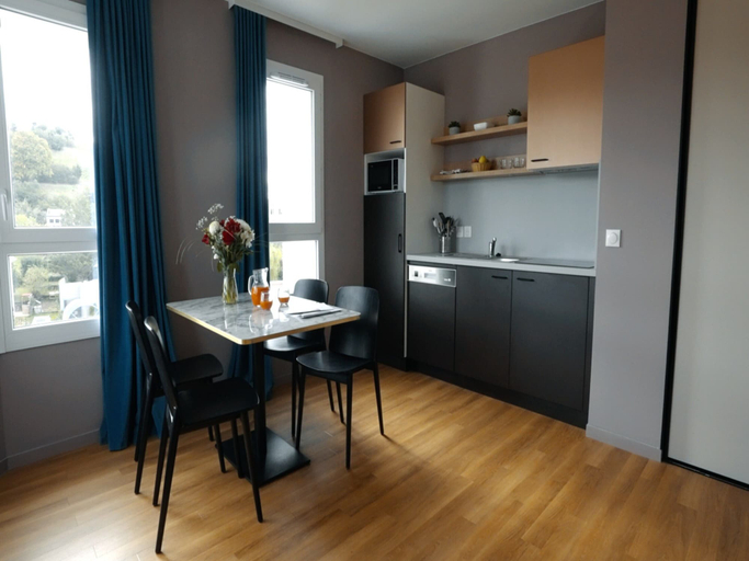 Private kitchen 5, Apartment with loft in holiday park, Puy-de-Dôme
