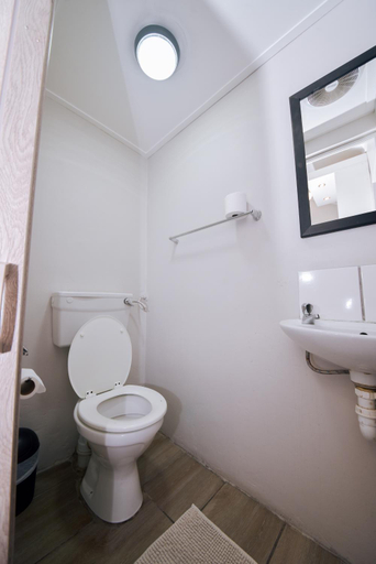 Bathroom 3, Luxury Backpackers, Nelson Mandela Bay