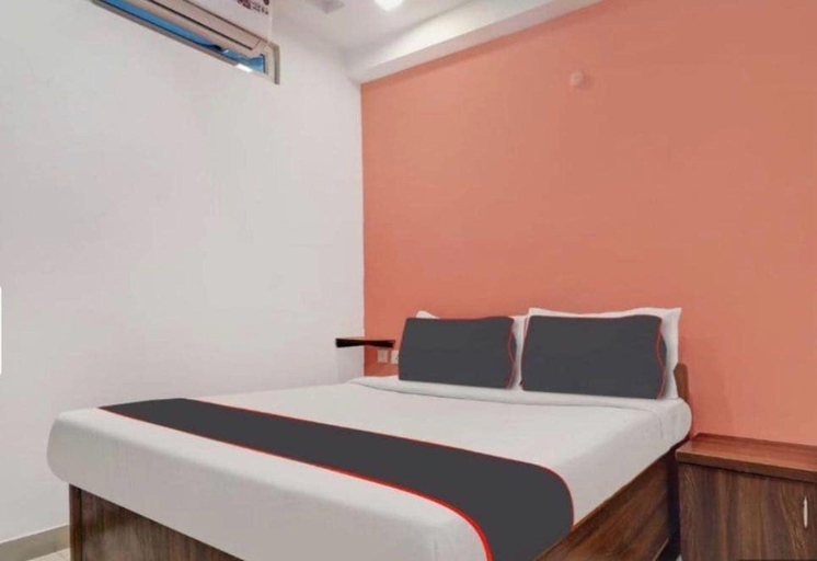 Room 3, Classic Hotel O Temple Road Vemulavada, Karimnagar