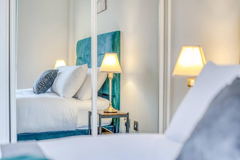 Room 3, City View Apartment Near Manchester City Centre, Manchester