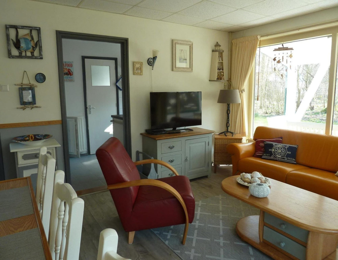 Living room, Family Bungalow With Enclosed Garden, Veere