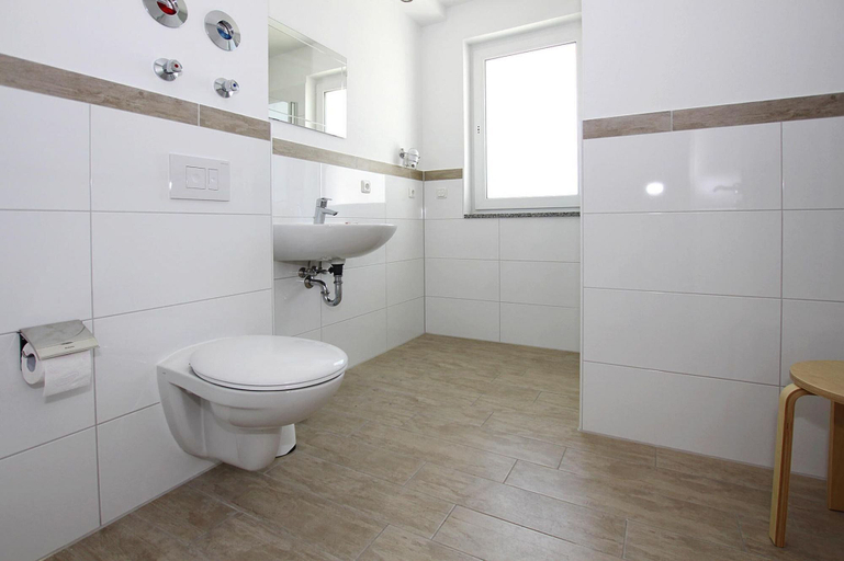 Bathroom, Appartement am Plau-see mit Parkplatz, Ludwigslust-Parchim