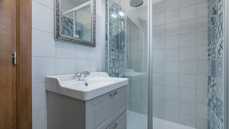 Bathroom 5, Heritage Villa Croc by Villas Guide, Buje