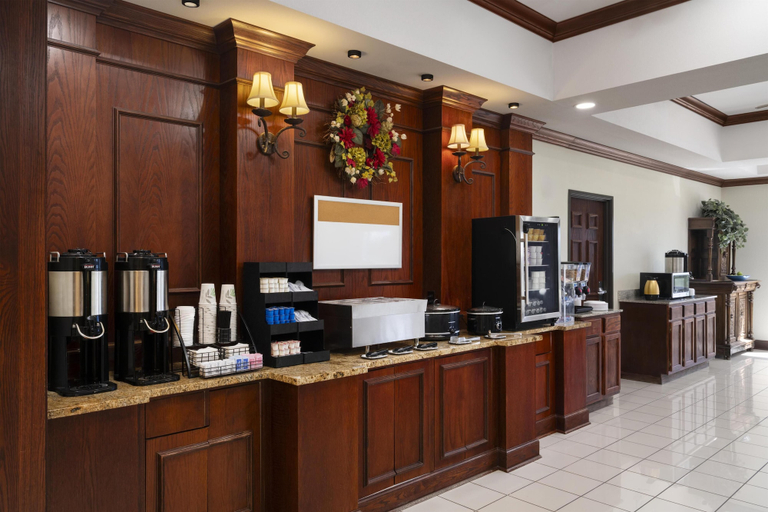Food & Drinks 5, Crown Pointe Lodge, BW Signature Collection, Saint Francois