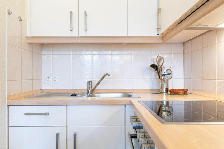 Private kitchen 2, Geschmackvoll Eingerichtete Ferienwohnung fur 4 im Seepark Sellin, Vorpommern-Rügen
