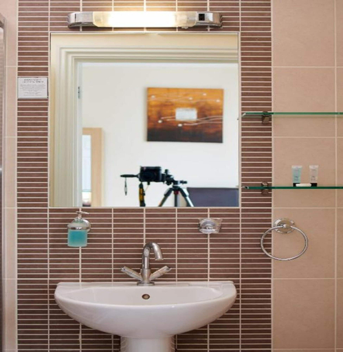 Bathroom 3, Standard Family of 3 Room, Norfolk