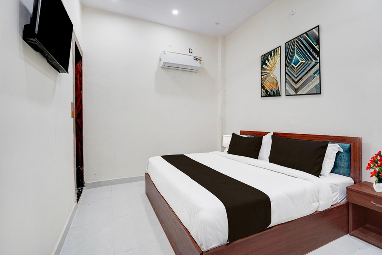 Room 5, Deluxe With Twin Bed Shri Hari Palace, Mathura