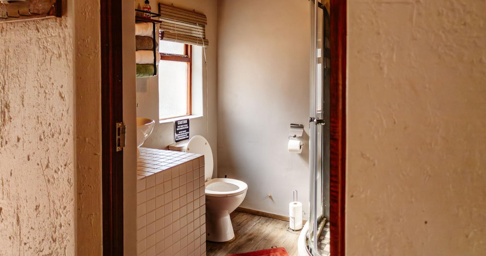 Bathroom 3, Mabalingwe Nature Reserve - Elephant Lodge - Tjaila, Waterberg