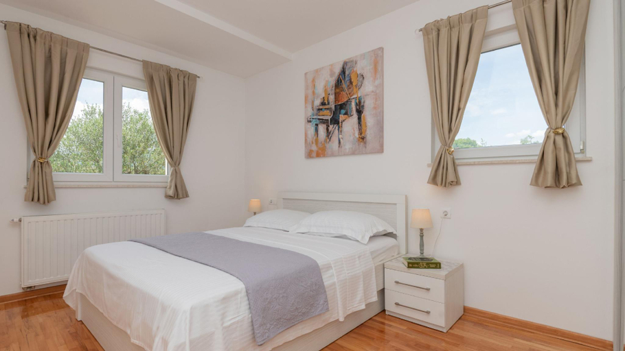 Bedroom 2, Villa Dražana - Makarska by Villas Guide, Podbablje