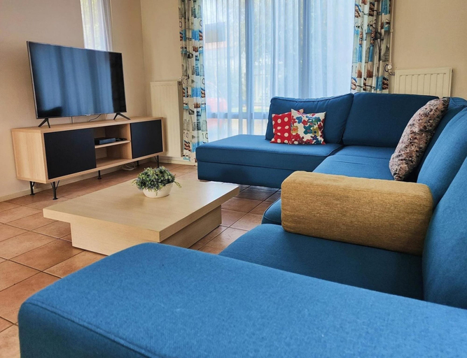 Living room 4, Family Home With Private Sauna, Vlissingen