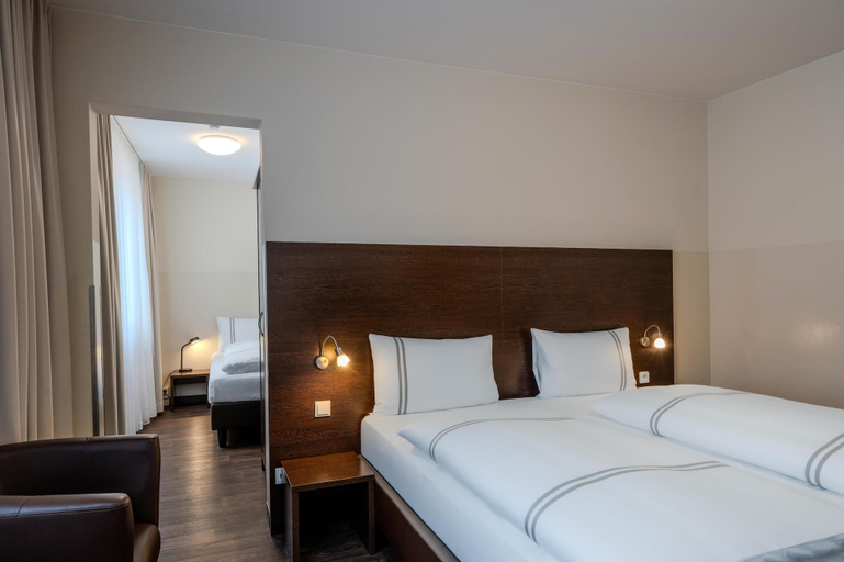 Bedroom 4, Premier Inn Berlin City Spittelmarkt, Berlin