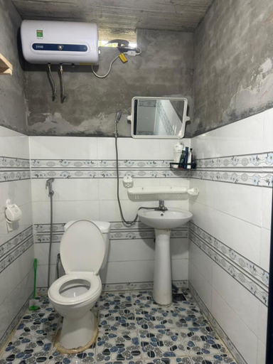 Bathroom 4, Sapa Local Guide Homestay Trek 2 Days 1 Night or Multi-Day Trekking, Sa Pa