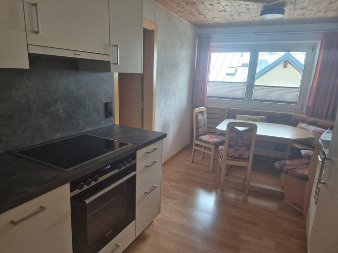 Dining 5, Apartment With Whirlpool Bathtub in St. Anton, Landeck