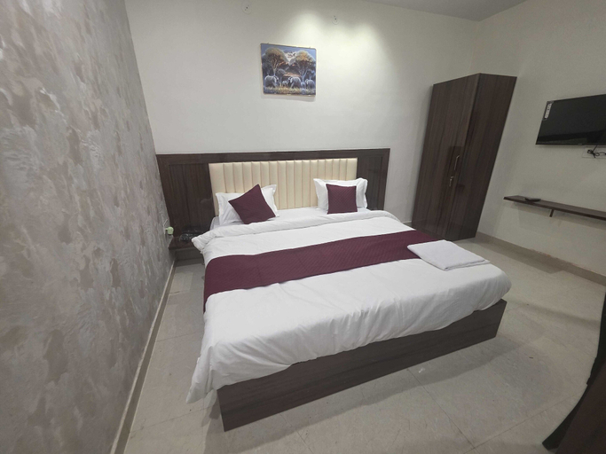 Room 3, Hotel O Tiruvallur Bus Terminal, Kaushambi