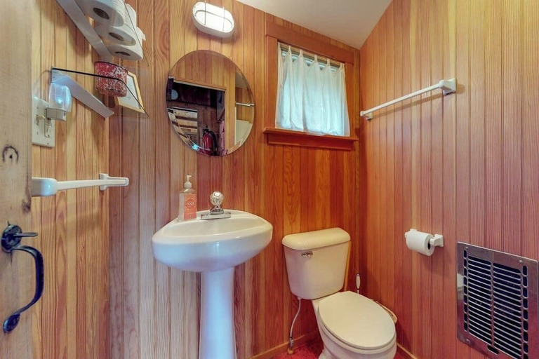 Bathroom, Waterfront Cabin With Ocean View & Private Dock, Lincoln