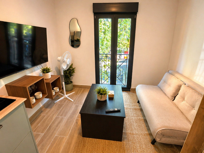 Living room 5, Chic Madrid Stay With Terrace, Madrid