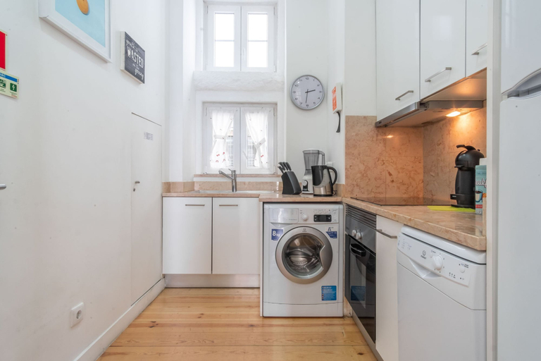Room 5, FI in Lisboa Ciudad With 2 Bedrooms and 1 Bathrooms, Lisbon