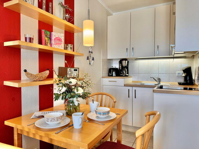Private kitchen 2, Ferienwohnung im Seepark Sellin mit Balkon und Ahoi-rabatt, Vorpommern-Rügen